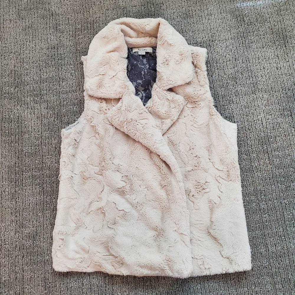 Au Lieu faux fur open front vest, ivory, size large